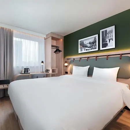 Campanile Paris Ouest - Porte De Champerret Hotel 3*