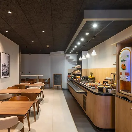 Szálloda Campanile Prime - Paris 3*